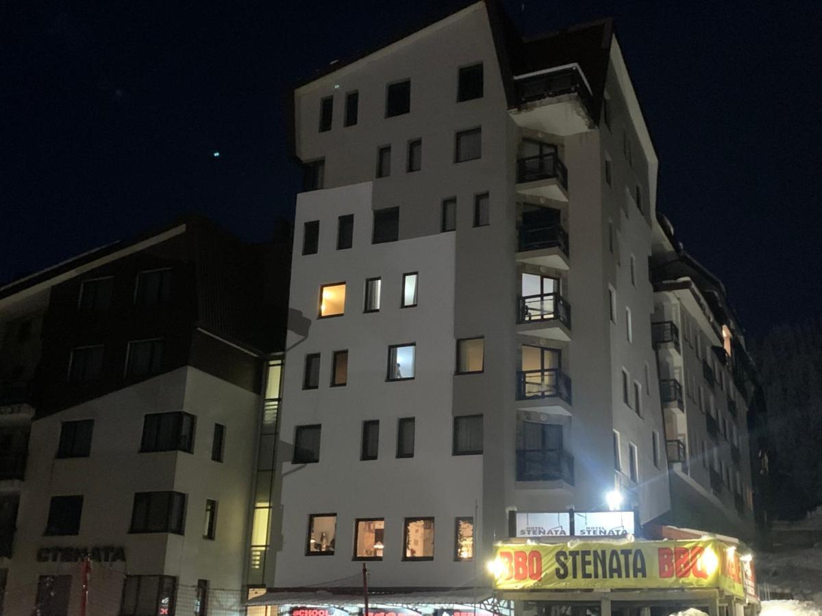 Stenata Huge To Door Pamporovo